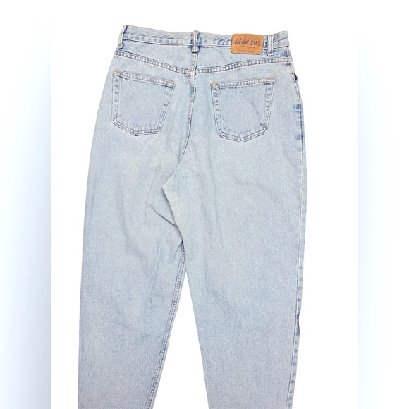 GAP Women's high wasted tapered Leg Jeans in Light Blue - Picture 5 of 9